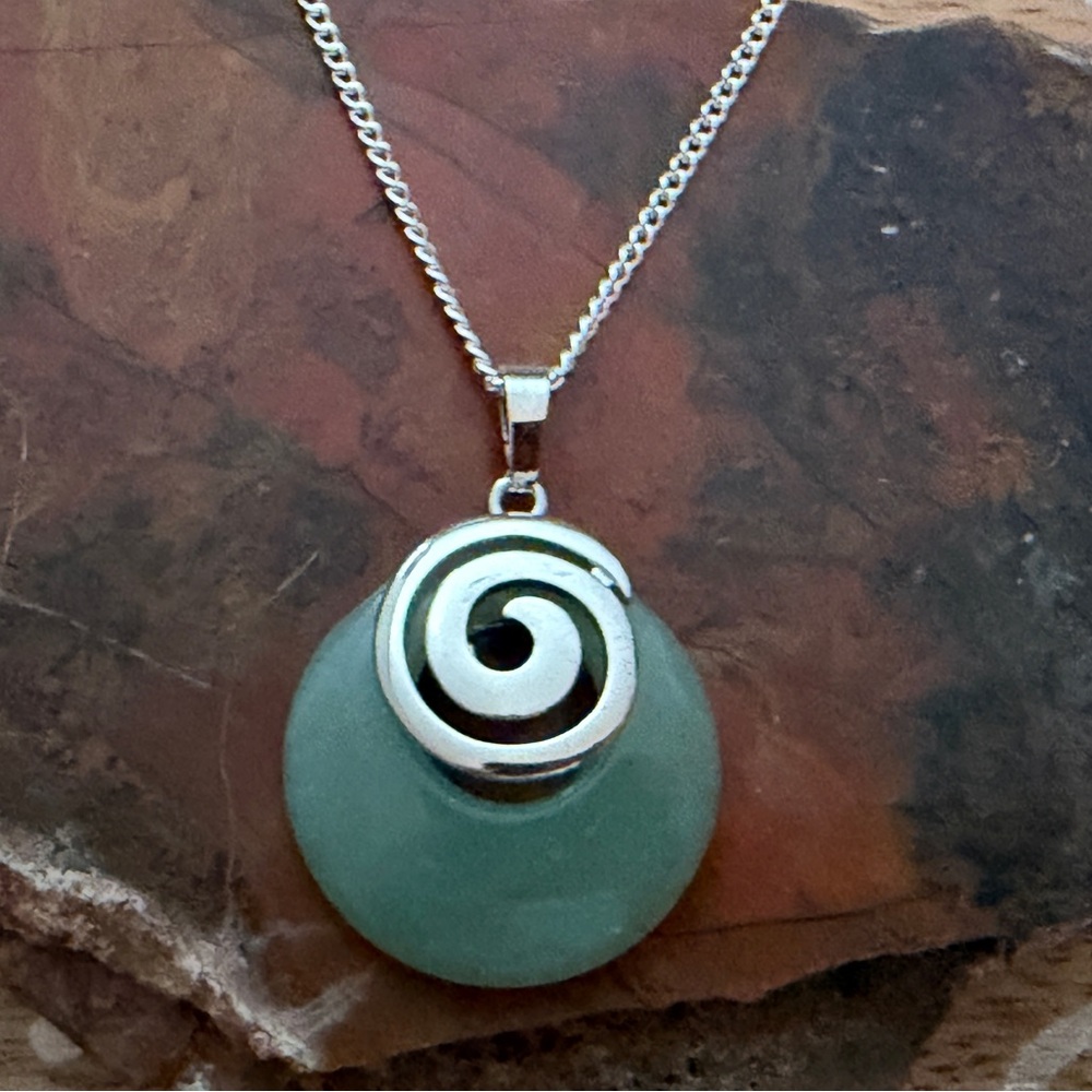 New Beautiful Green Aventurine Spiral Pendant On 925 Silver Chain Necklace